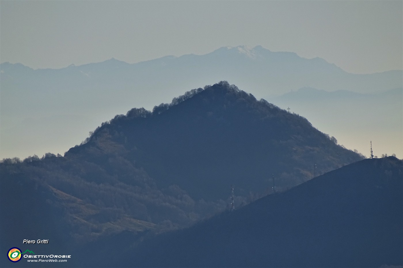 45 Maxi zoom sul Monte Podona, salito il giorno prima.JPG